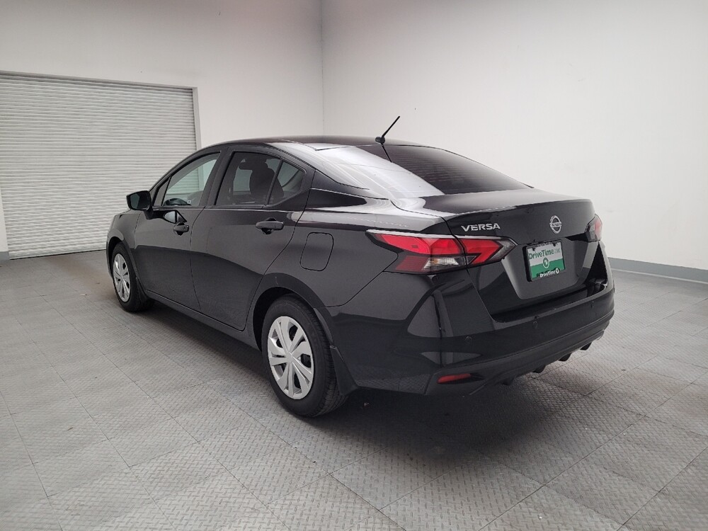 2022 Nissan Versa in Downey, CA 90241 - 18108885 5