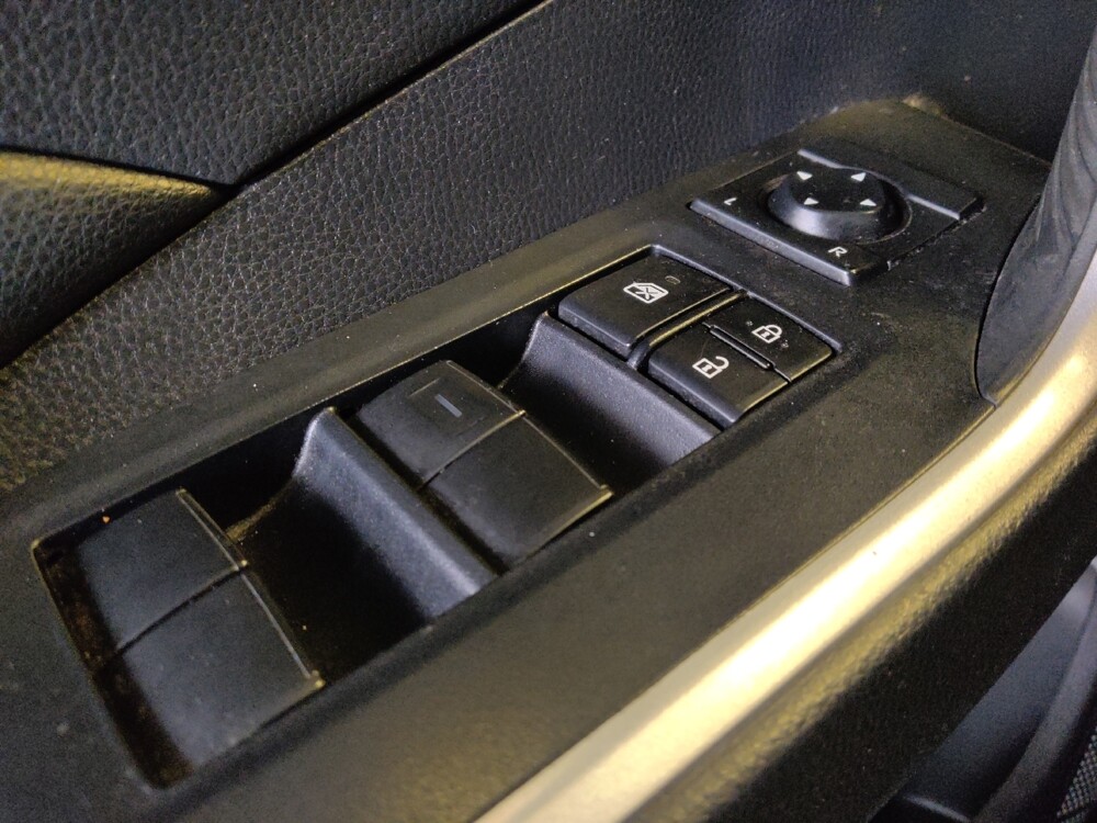 2021 Toyota RAV4 in Glendale, AZ 85301 - 18108890 27