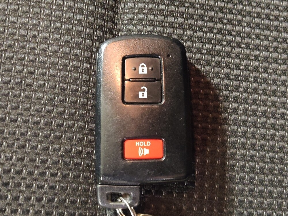 2018 Toyota RAV4 in Arlington, TX 76011 - 18108912 32