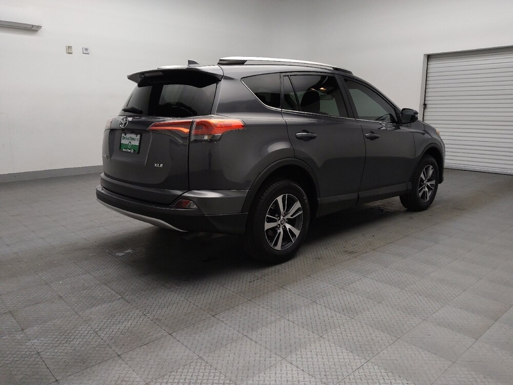 2018 Toyota RAV4 in Arlington, TX 76011 - 18108912 9