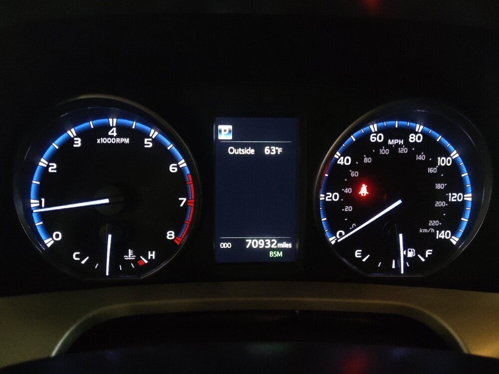 2018 Toyota RAV4 in Arlington, TX 76011 - 18108912 23