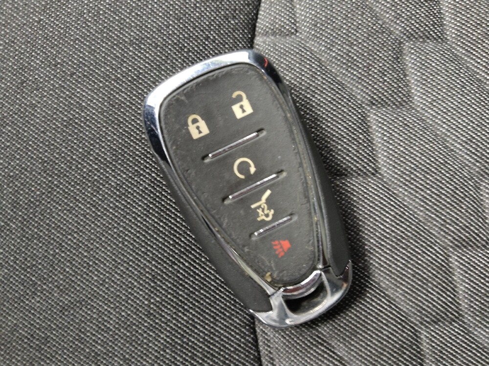 2020 Chevrolet Equinox in Winston-Salem, NC 27103 - 18108931 32