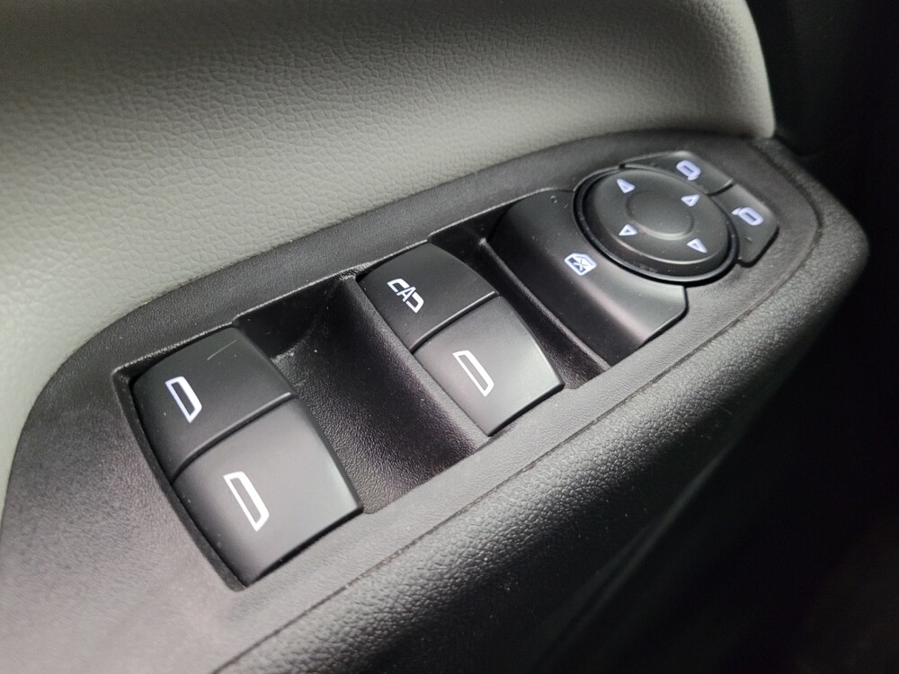 2020 Chevrolet Equinox in Ft Wayne, IN 46805 - 18108951 27