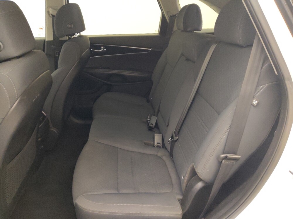 2017 Kia Sorento in Live Oak, TX 78233 - 18109009 18