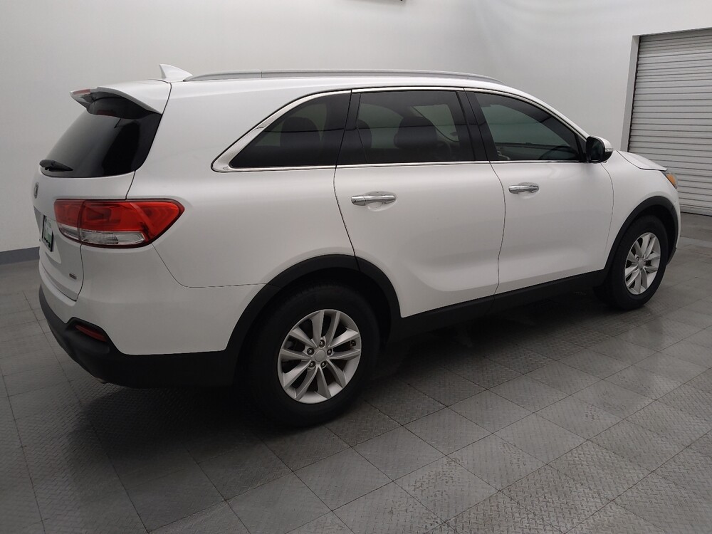 2017 Kia Sorento in Live Oak, TX 78233 - 18109009 10