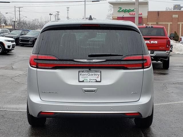 2026 Chrysler Pacifica in Bedford, OH 44146 - 18109065 4
