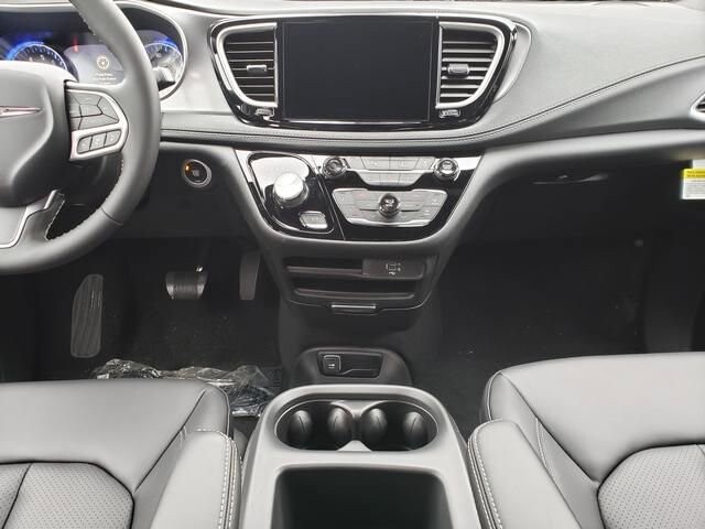 2026 Chrysler Pacifica in Bedford, OH 44146 - 18109065 8