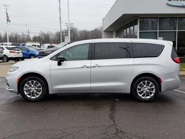 2026 Chrysler Pacifica in Bedford, OH 44146 - 18109065 2