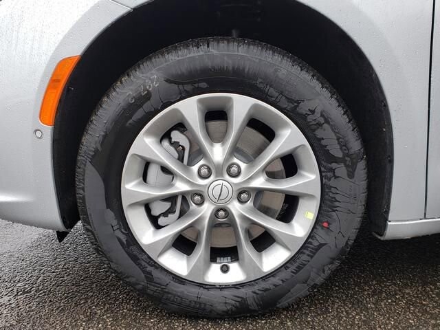 2026 Chrysler Pacifica in Bedford, OH 44146 - 18109065 12