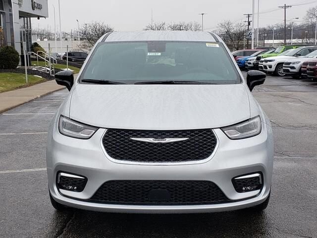 2026 Chrysler Pacifica in Bedford, OH 44146 - 18109065 5