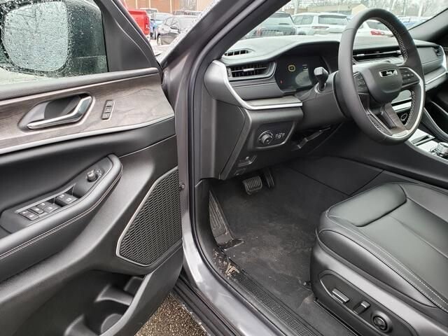 2026 Jeep Grand Cherokee in Bedford, OH 44146 - 18109069 6
