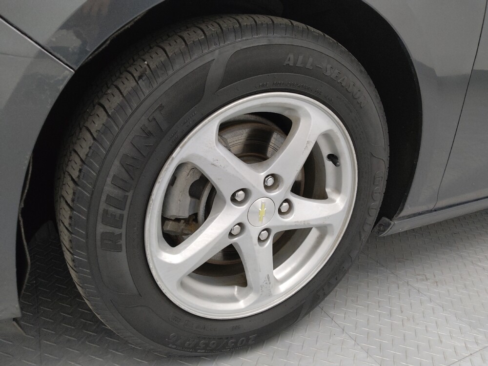 2017 Chevrolet Malibu in Independence, MO 64055 - 18109146 31