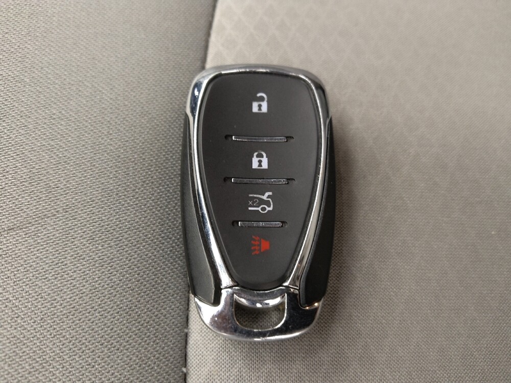 2017 Chevrolet Malibu in Independence, MO 64055 - 18109146 32