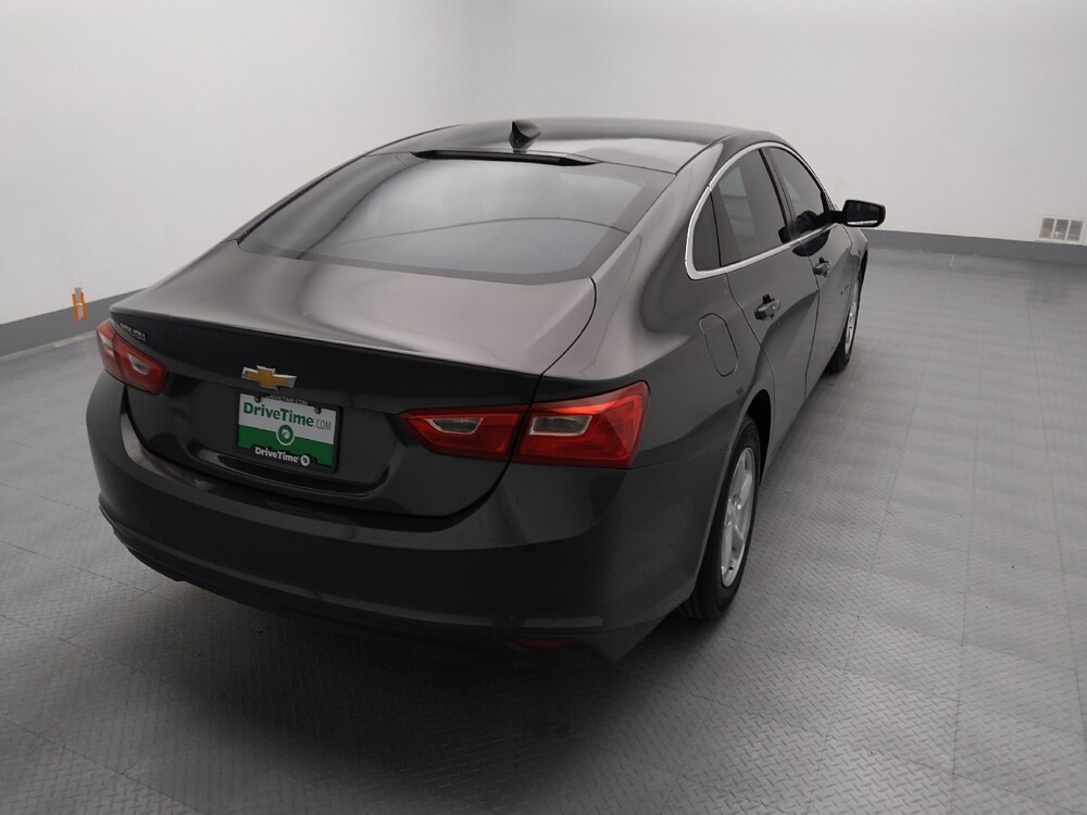 2017 Chevrolet Malibu in Independence, MO 64055 - 18109146 7