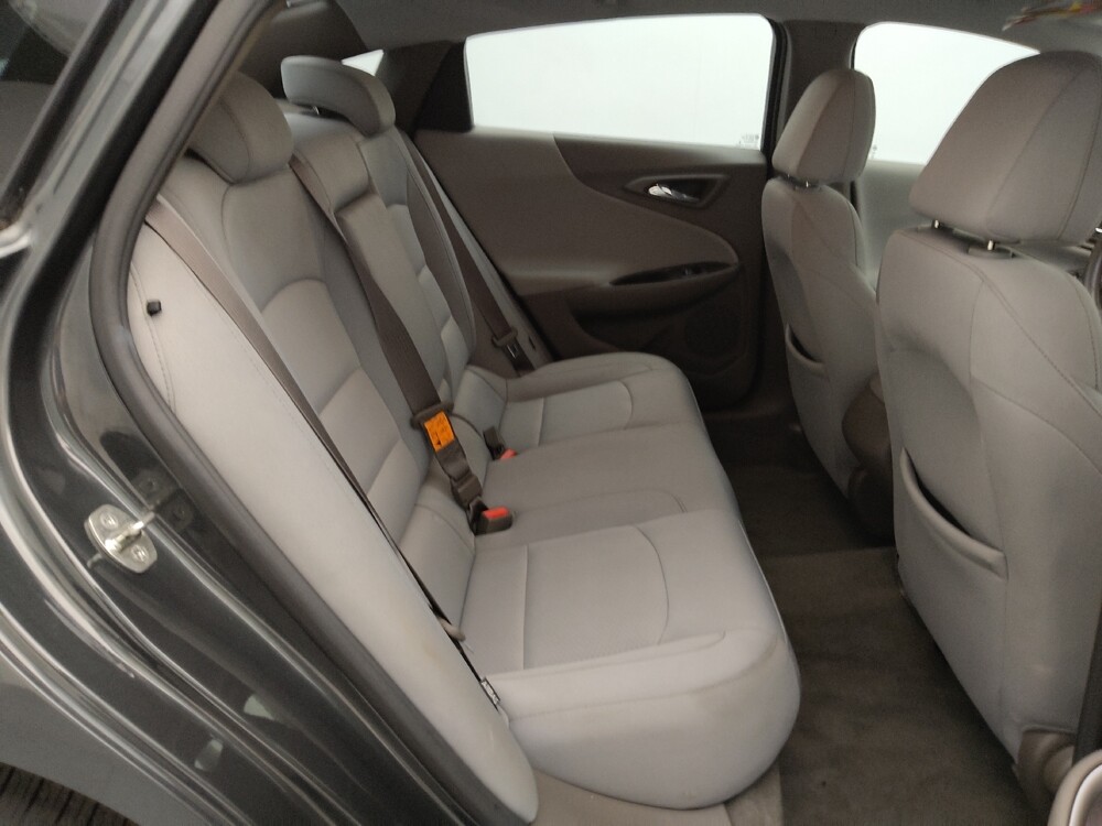 2017 Chevrolet Malibu in Independence, MO 64055 - 18109146 19