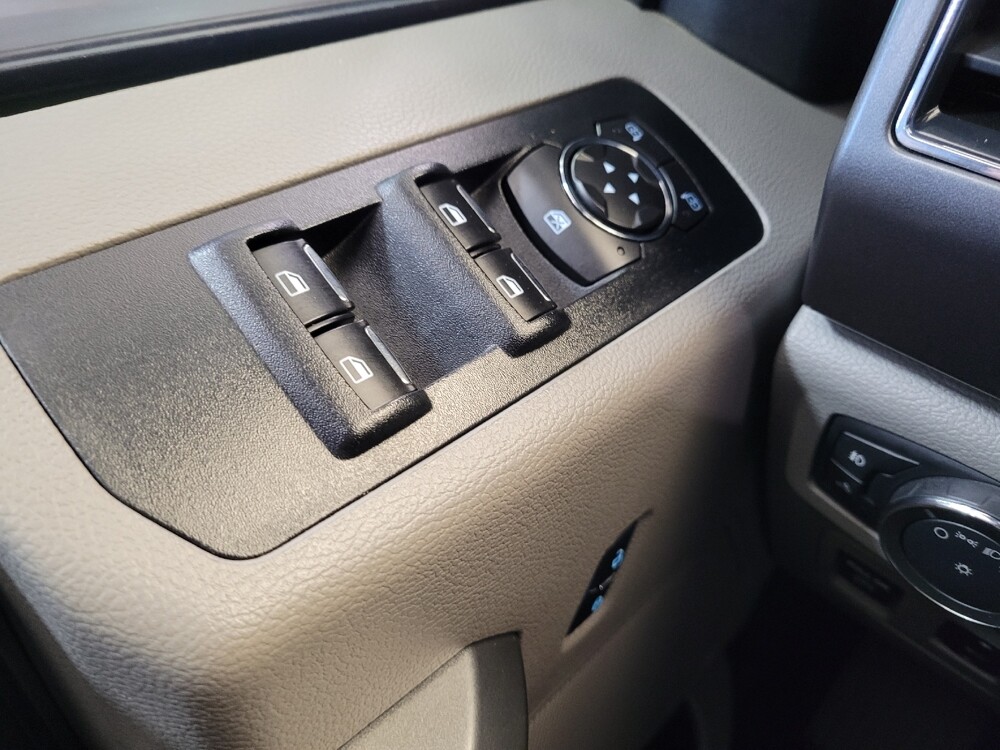 2017 Ford F150 in Louisville, KY 40258 - 18109160 27