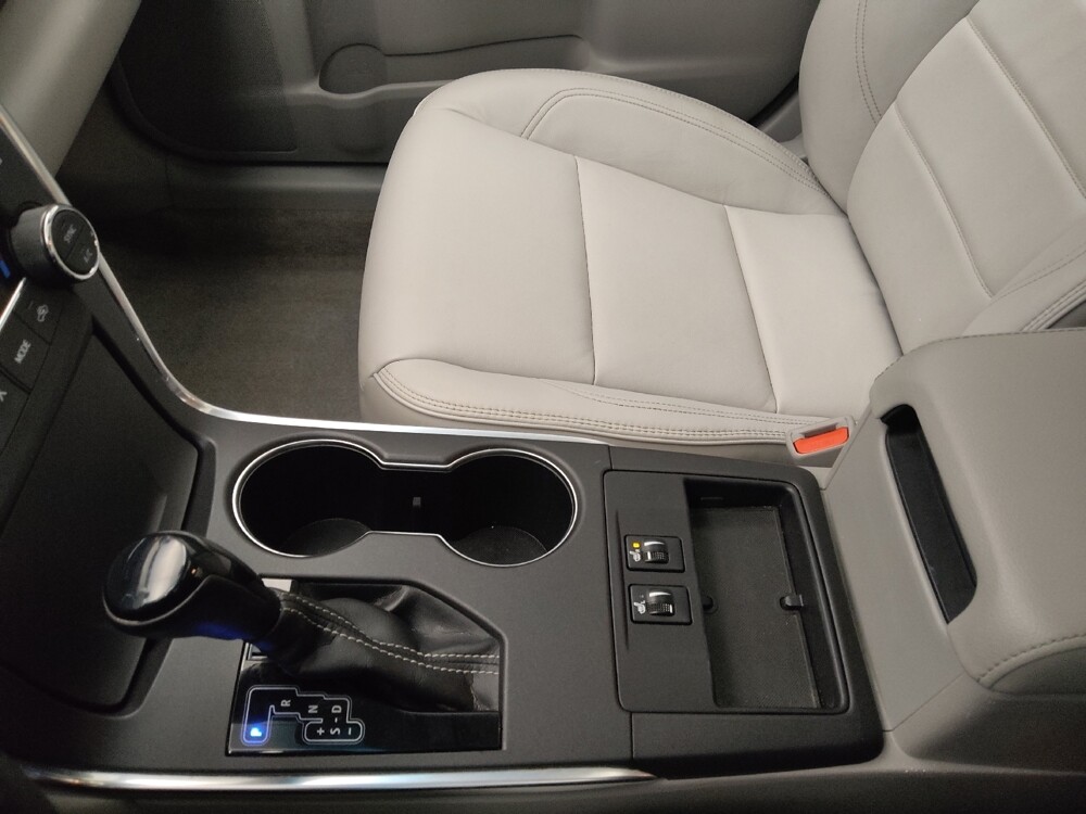 2017 Toyota Camry in Midlothian, IL 60445 - 18109186 26