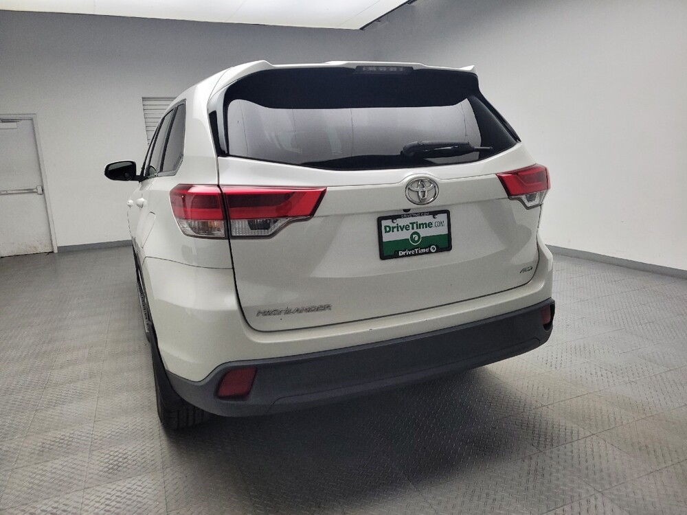 2019 Toyota Highlander in Taylor, MI 48180 - 18109189 6