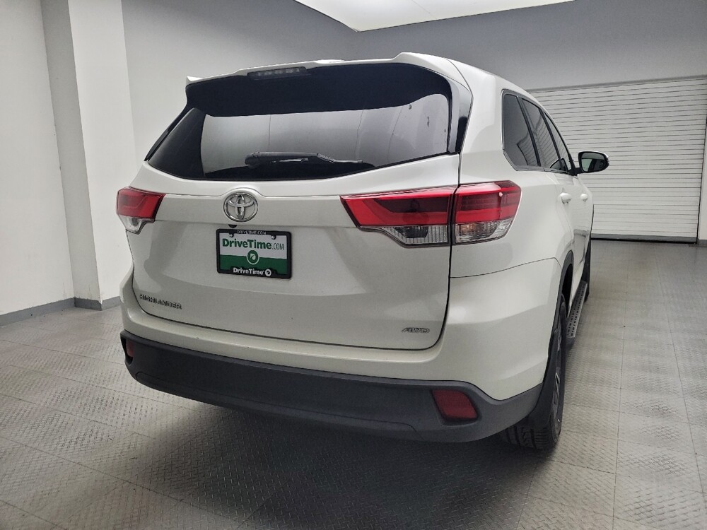 2019 Toyota Highlander in Taylor, MI 48180 - 18109189 7