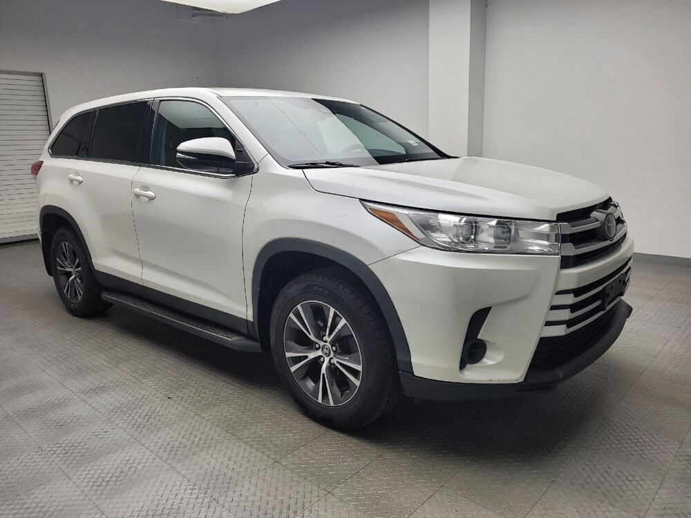 2019 Toyota Highlander in Taylor, MI 48180 - 18109189 11