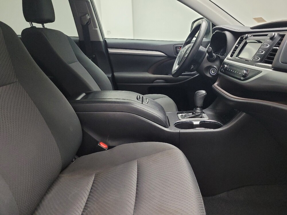 2019 Toyota Highlander in Taylor, MI 48180 - 18109189 21