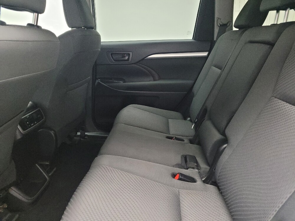 2019 Toyota Highlander in Taylor, MI 48180 - 18109189 18