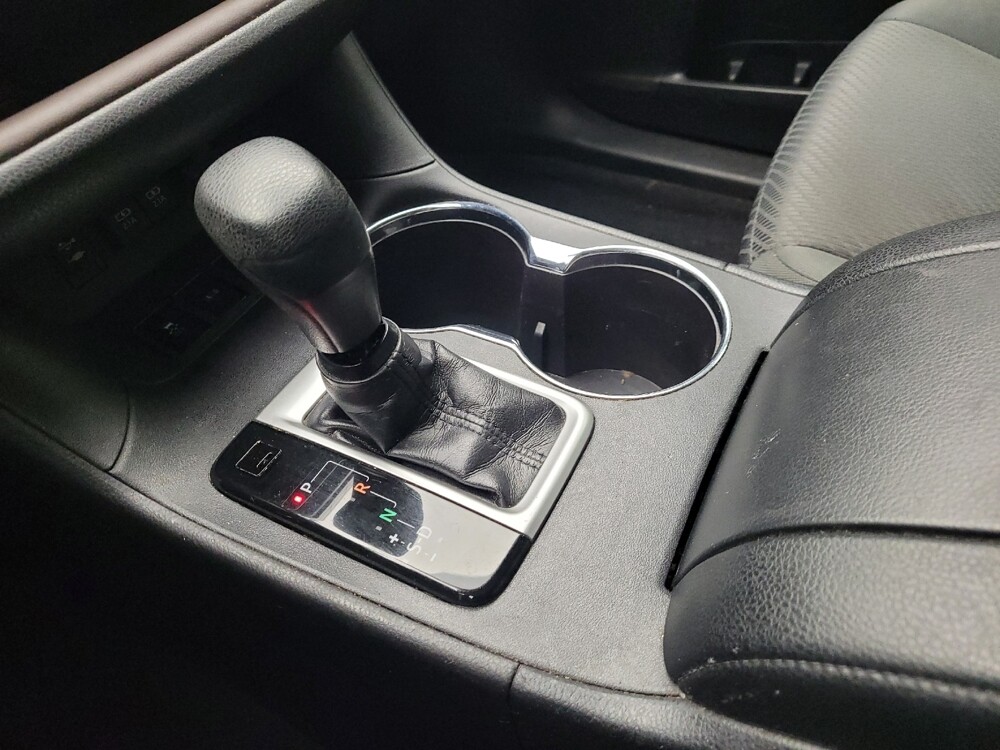 2019 Toyota Highlander in Taylor, MI 48180 - 18109189 26