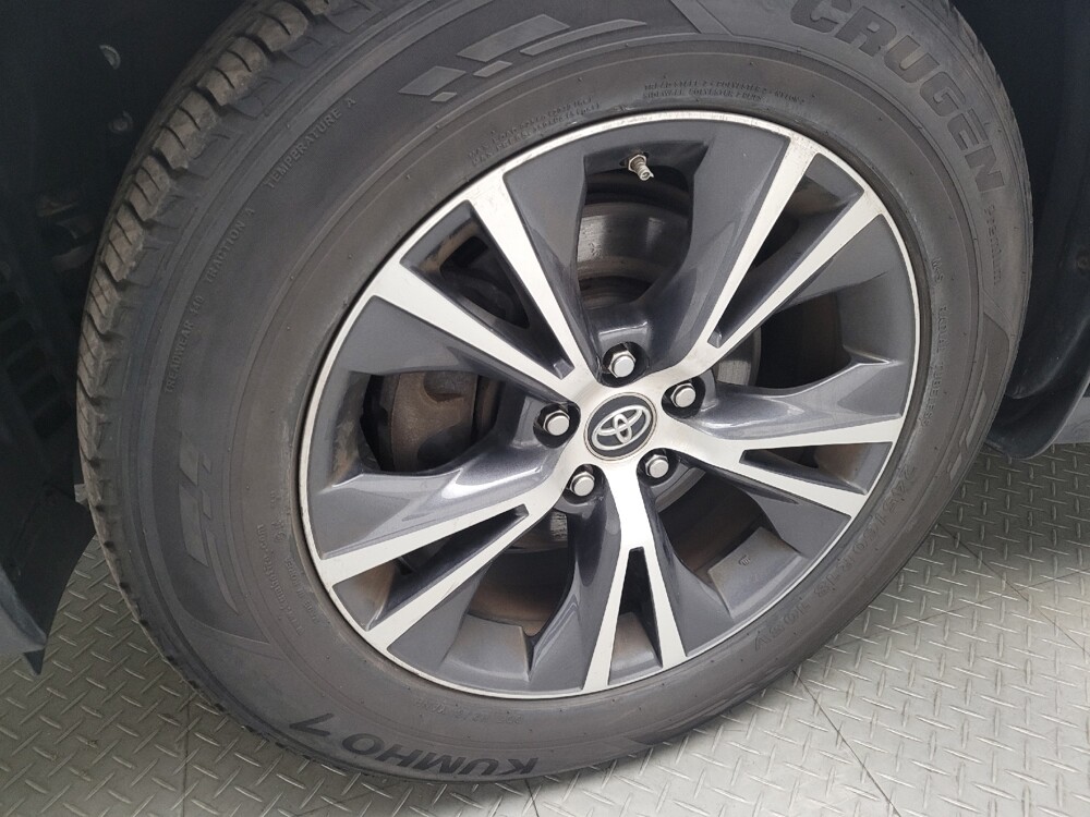 2019 Toyota Highlander in Taylor, MI 48180 - 18109189 31