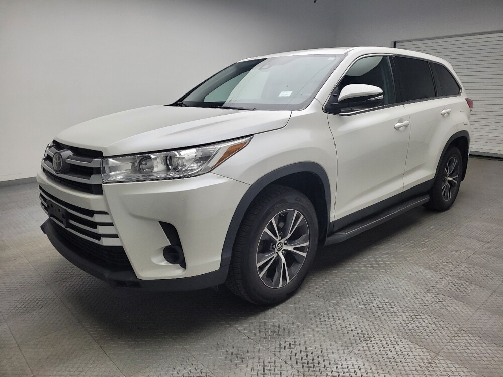 2019 Toyota Highlander in Taylor, MI 48180 - 18109189 2