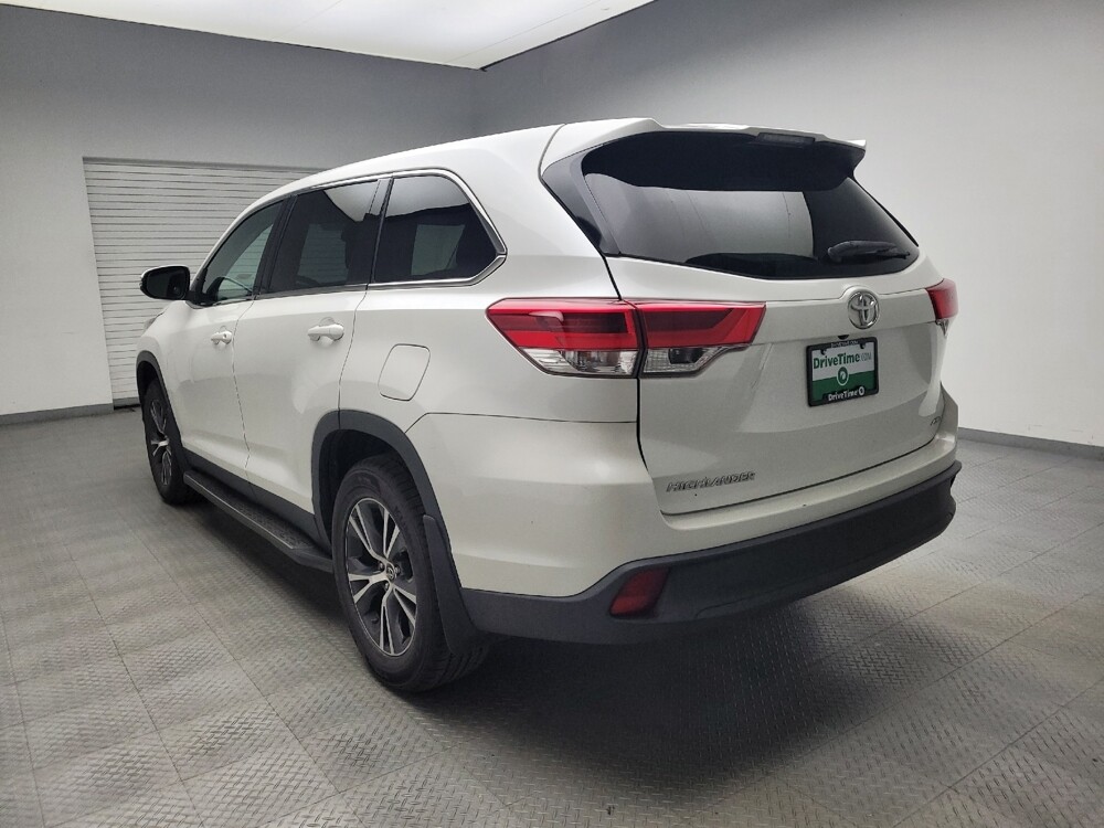 2019 Toyota Highlander in Taylor, MI 48180 - 18109189 5