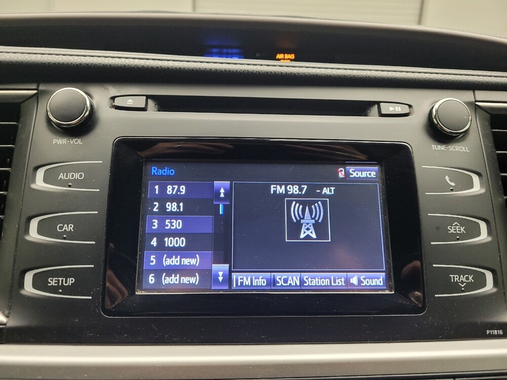 2019 Toyota Highlander in Taylor, MI 48180 - 18109189 25