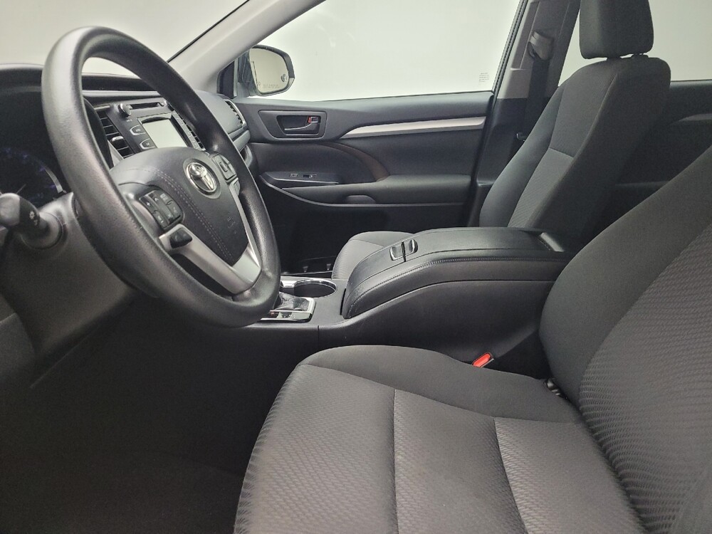 2019 Toyota Highlander in Taylor, MI 48180 - 18109189 17