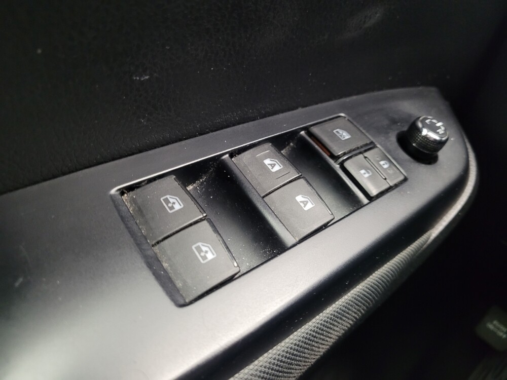 2019 Toyota Highlander in Taylor, MI 48180 - 18109189 27