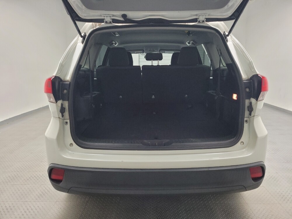 2019 Toyota Highlander in Taylor, MI 48180 - 18109189 29