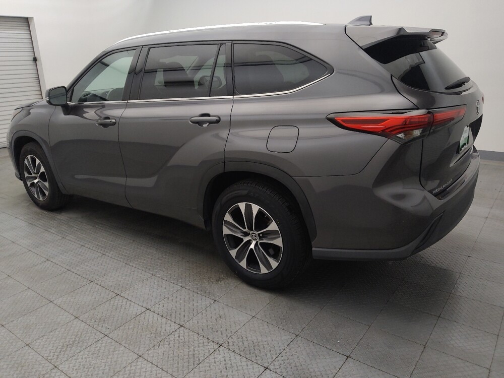2021 Toyota Highlander in Metairie, LA 70006 - 18109219 3