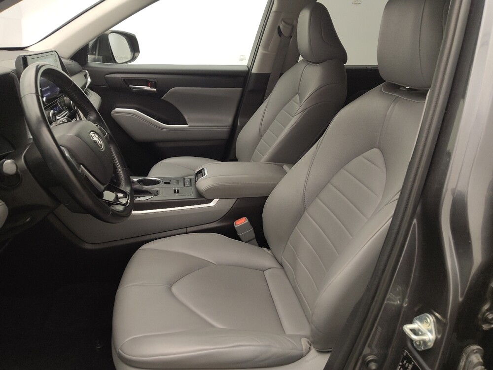 2021 Toyota Highlander in Metairie, LA 70006 - 18109219 17