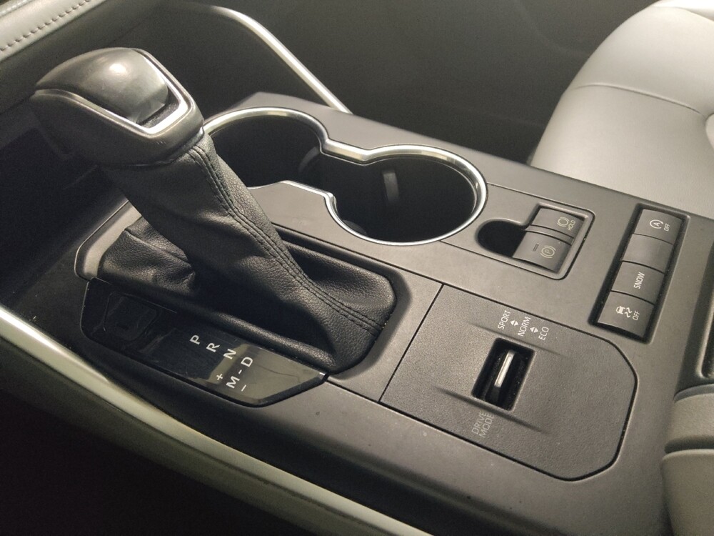 2021 Toyota Highlander in Metairie, LA 70006 - 18109219 26