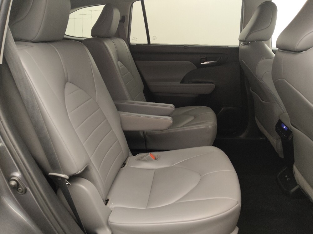 2021 Toyota Highlander in Metairie, LA 70006 - 18109219 19