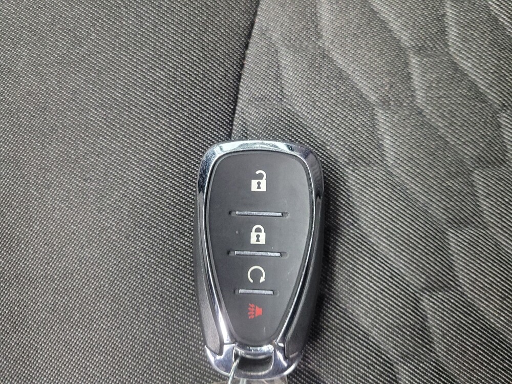 2018 Chevrolet Equinox in Indianapolis, IN 46222 - 18109244 32