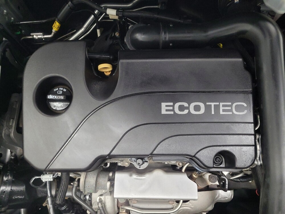 2018 Chevrolet Equinox in Indianapolis, IN 46222 - 18109244 30