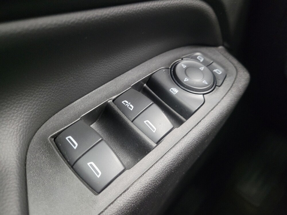 2018 Chevrolet Equinox in Indianapolis, IN 46222 - 18109244 27