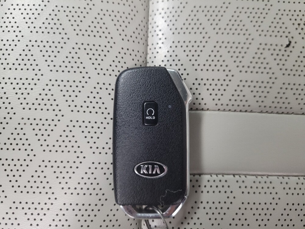 2021 Kia Sorento in Indianapolis, IN 46222 - 18109290 32