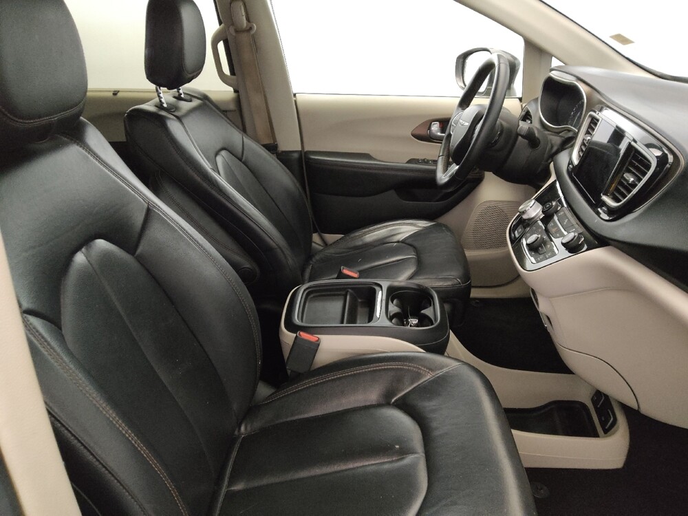 2017 Chrysler Pacifica in New Castle, DE 19720 - 18109296 21