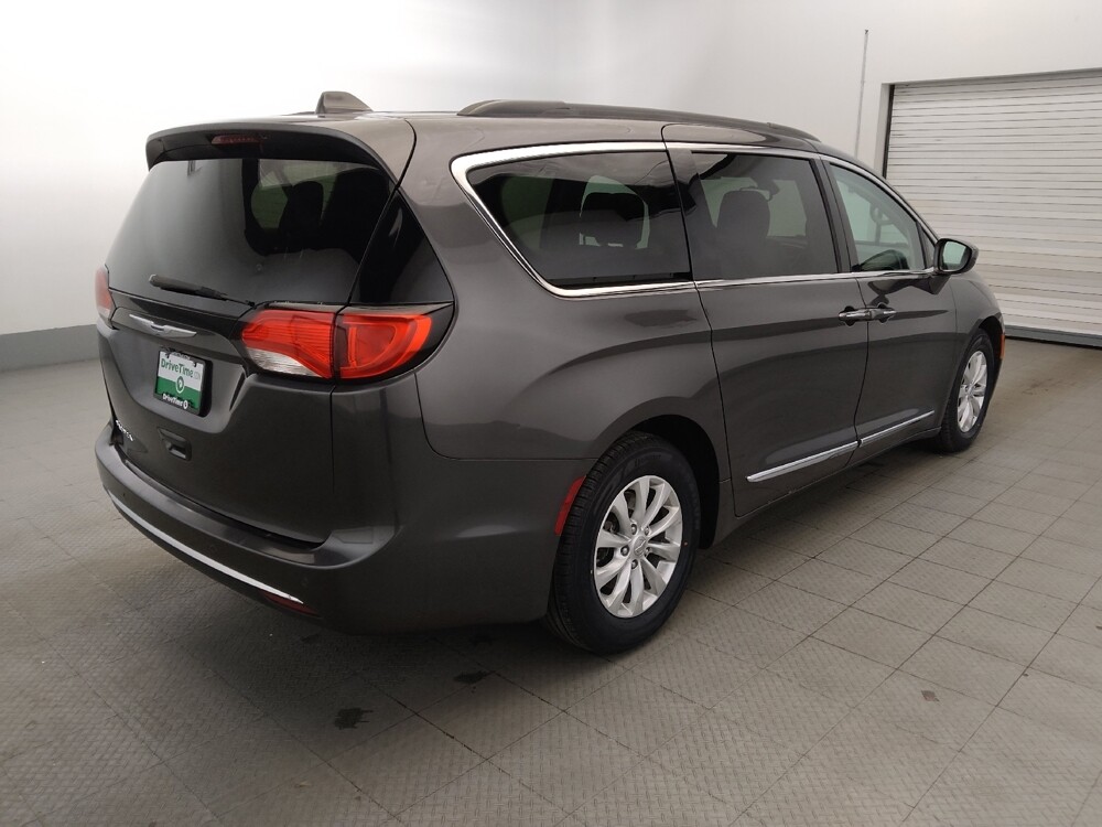 2017 Chrysler Pacifica in New Castle, DE 19720 - 18109296 9