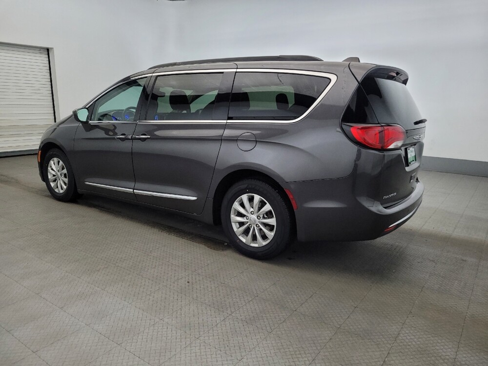 2017 Chrysler Pacifica in New Castle, DE 19720 - 18109296 3