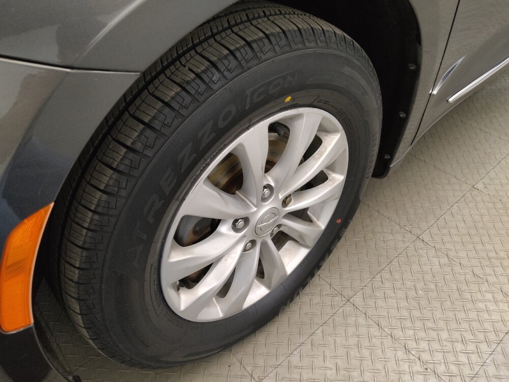 2017 Chrysler Pacifica in New Castle, DE 19720 - 18109296 31