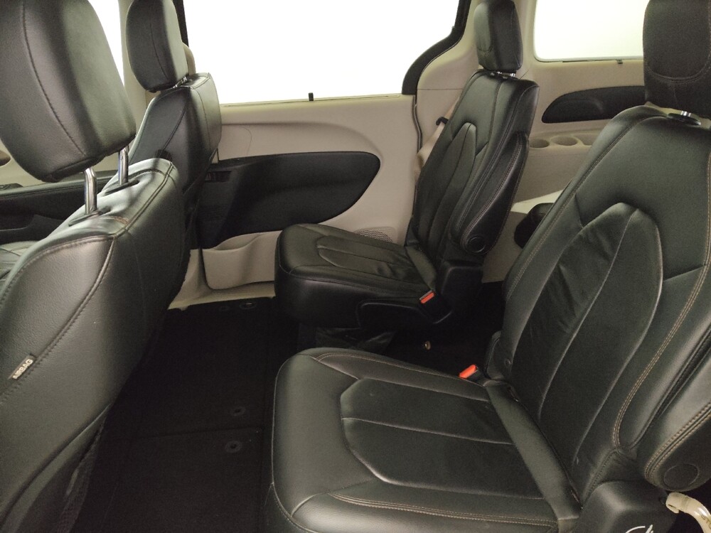 2017 Chrysler Pacifica in New Castle, DE 19720 - 18109296 18