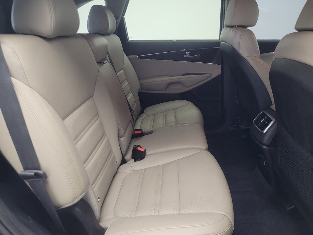 2018 Kia Sorento in Indianapolis, IN 46219 - 18109313 19