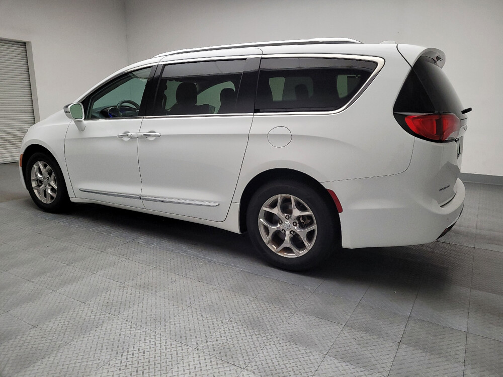 2017 Chrysler Pacifica in Fresno, CA 93726 - 18109333 3