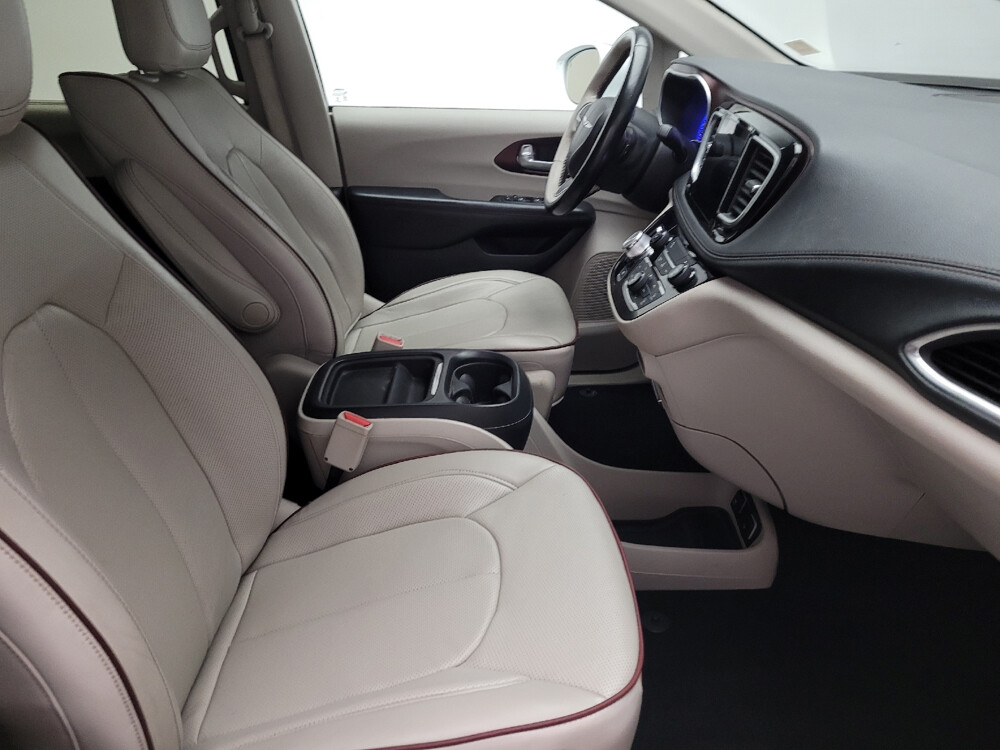 2017 Chrysler Pacifica in Fresno, CA 93726 - 18109333 21